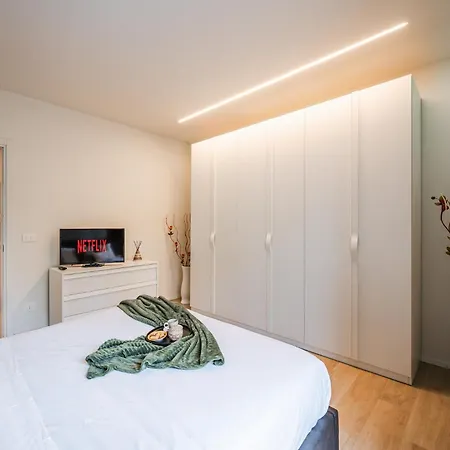 Terrazza D'oro - Large Terrace And Free Parking Modena