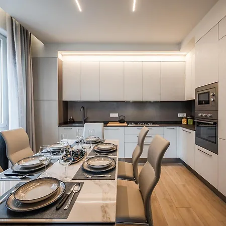 Terrazza D'oro - Large Terrace And Free Parking Appartement Modena