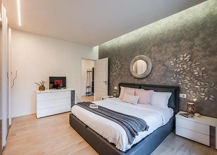 Appartamento Terrazza D'oro - Large Terrace And Free Parking Modena